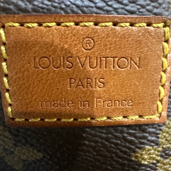LOUIS VUITTON Saumur 35 Shoulder bag - Picture 12 of 13